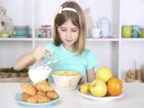 رغبة الأطفال في الطعام تنذر باضطرابات الأكل في