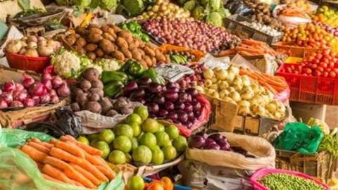أسعار الخضروات والفاكهة بسوق العبور في نهاية