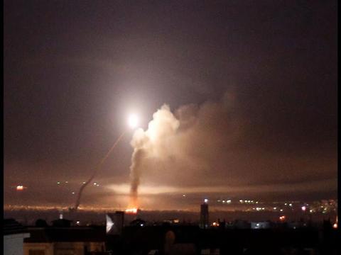 قصف إسرائيلي لأطراف قطاع غزة مع استمرار