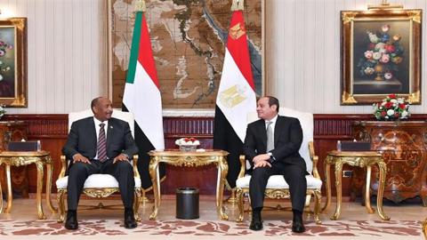 الرئيس السيسي يلتقي رئيس مجلس السيادة السوداني