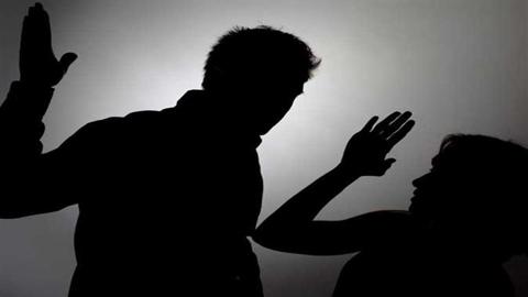 أستاذة صيدلة تحدد 10 طرق لعلاج العنف المنزلي