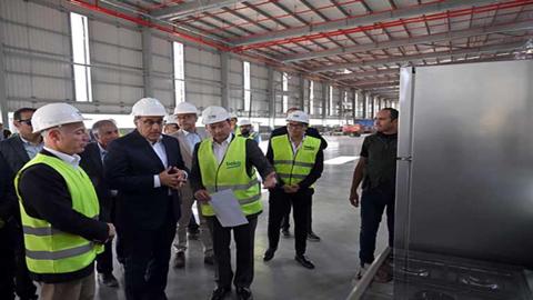 رئيس الوزراء يتفقد مراحل إنشاء مصنع بيكو مصر 
