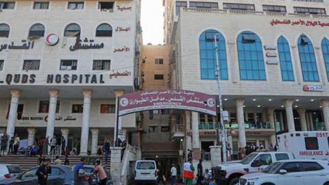 قصف عنيف على محيط مستشفى القدس بغزة بعد احتراق