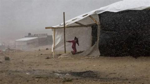 الأونروا: الأمطار الغزيرة تزيد معاناة النازحين