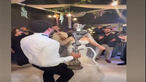 زوج ليلى عدنان يرقص بـ الشيشة مع عروسته بحفل