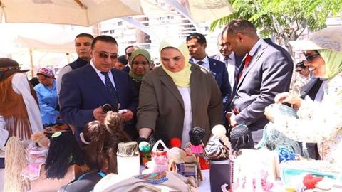 بالصور- وزيرة التضامن ومحافظ الإسكندرية يفتتحان