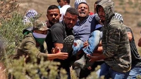 إصابة 28 فلسطينيا شرقي غزة إثر اشتباكات مع