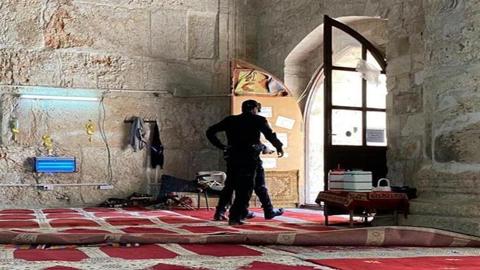 الاحتلال يقتحم مصلى باب الرحمة في المسجد الأقصى