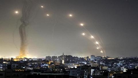 إعلام عبري: حماس تطلق الصواريخ على إسرائيل بنفس