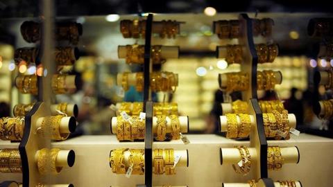 سعر الذهب اليوم الاثنين في مصر يهبط 50 جنيها مع