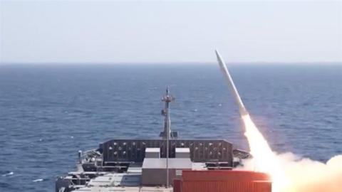 لأول مرة.. إيران تعلن إطلاق صواريخ بالستية