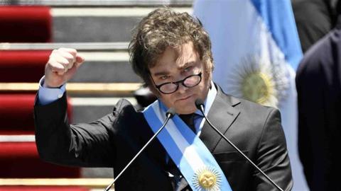 رئيس الأرجنتين يدعو إلى تدمير المسجد الأقصى..