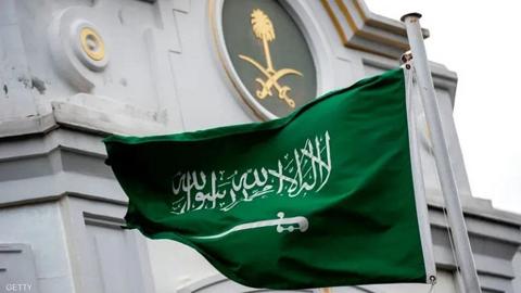 العمل بالزي الوطني.. السعودية تلزم موظفي الجهات