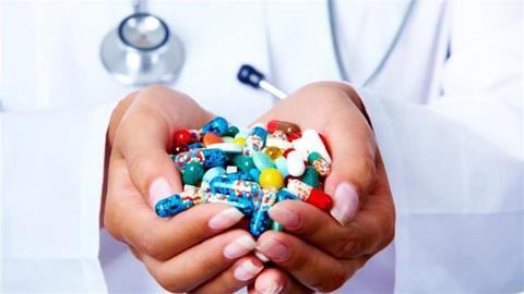أسعار الأدوية وأعداد المرضى.. مخصصات العلاج على