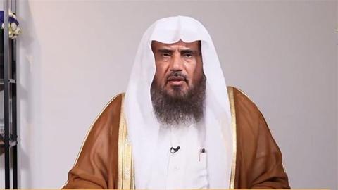 عالم سعودي يحذر من تبادل هدايا العيد عن طريق