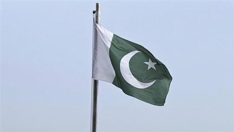رئيس وزراء باكستان يدين تفجيرات منطقتي خوزدار