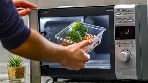 دراسة: تكشف سموم خفية في مطبخك وحاويات الأطعمة