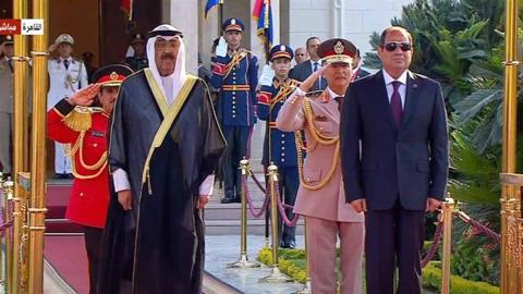 الرئيس السيسي يستقبل أمير الكويت في قصر