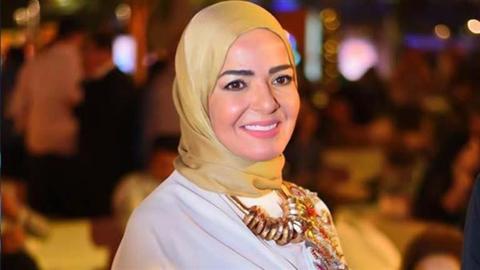 فيديو وصور- منى عبد الغني تكشف عن سر ارتدائها